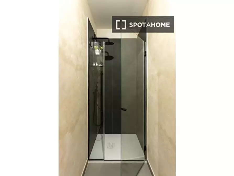 Immagine 9 di Camera condivisa in affitto  in Via Faenza a Firenze