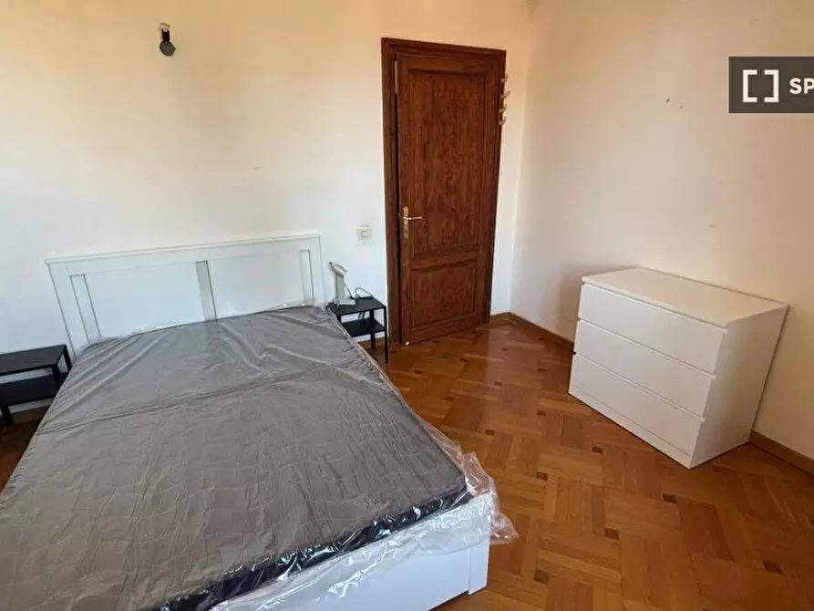 Immagine 2 di Camera condivisa in affitto  in Via Magenta a Roma