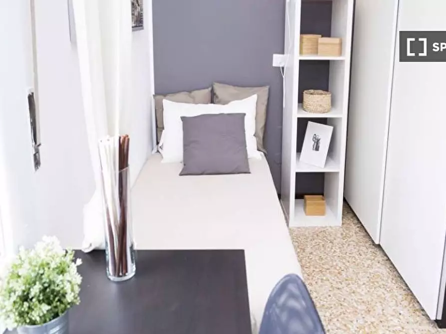 Immagine 1 di Camera condivisa in affitto  in Viale Carlo Espinasse a Milano