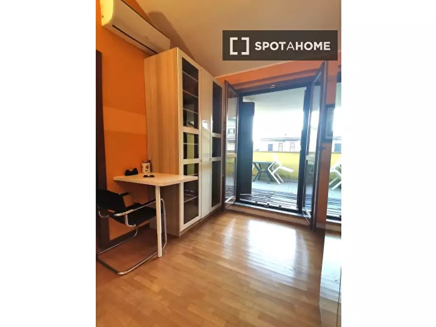 Immagine 19 di Camera condivisa in affitto  in Via Cusago a Milano