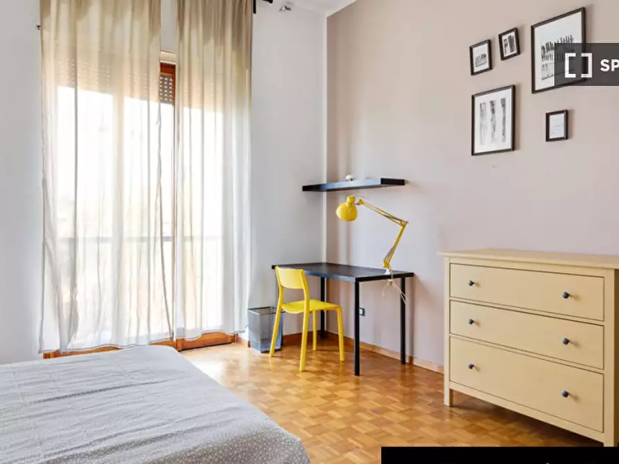 Immagine 2 di Camera condivisa in affitto  in Via Curtatone a Milano