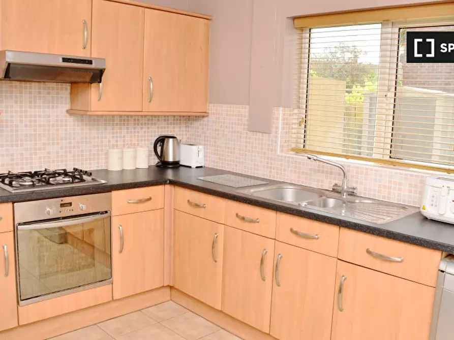 Immagine 7 di Appartamento in affitto  in Frobisher Gdns a 