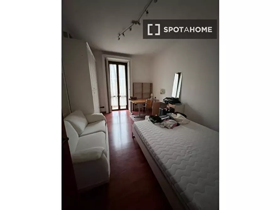 Immagine 4 di Camera condivisa in affitto  in Via Friuli a Milano
