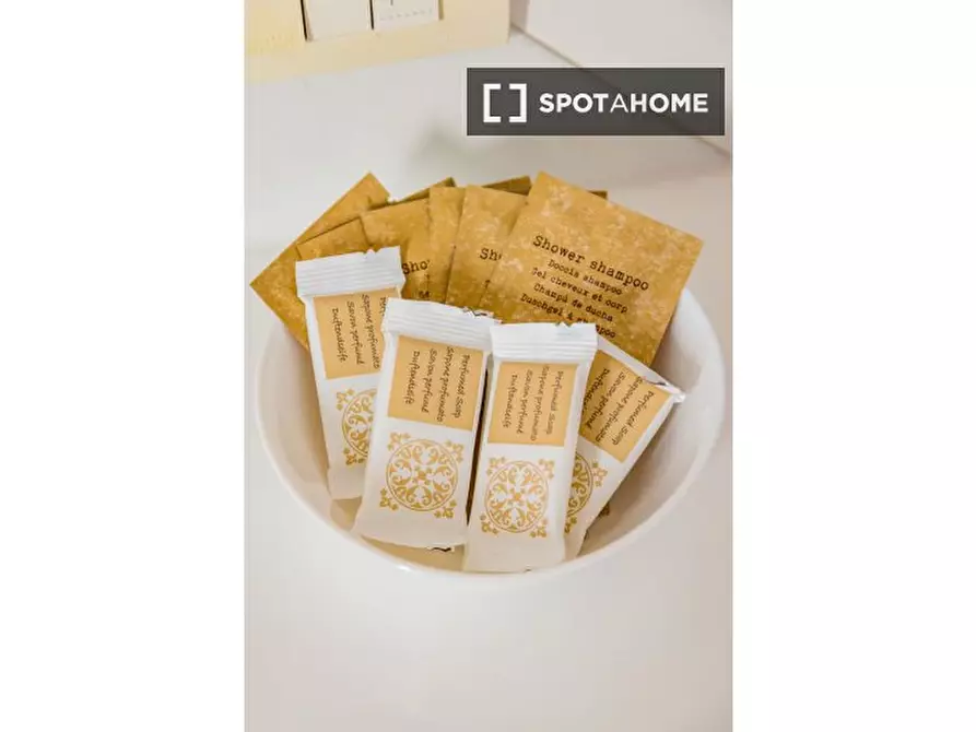 Immagine 16 di Appartamento in affitto  in Vico Lungo San Raffaele a Napoli