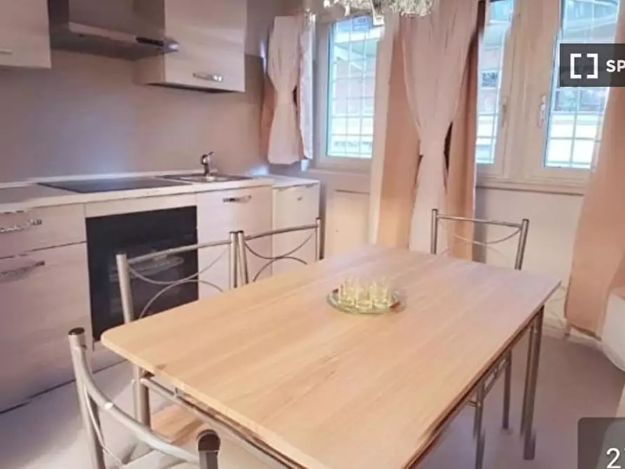 Immagine 6 di Camera condivisa in affitto  in Via Salvatore d'Amelio a Roma