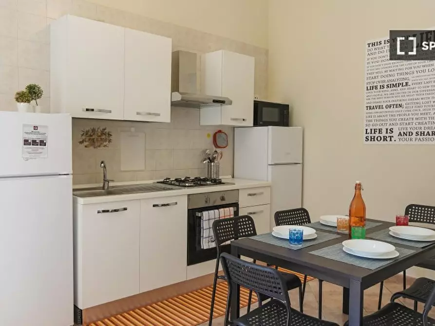 Immagine 15 di Camera condivisa in affitto  in Via Pignasecca n. a Napoli