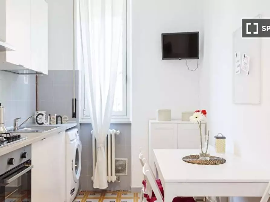 Immagine 13 di Camera condivisa in affitto  in Via Garegnano a Milano