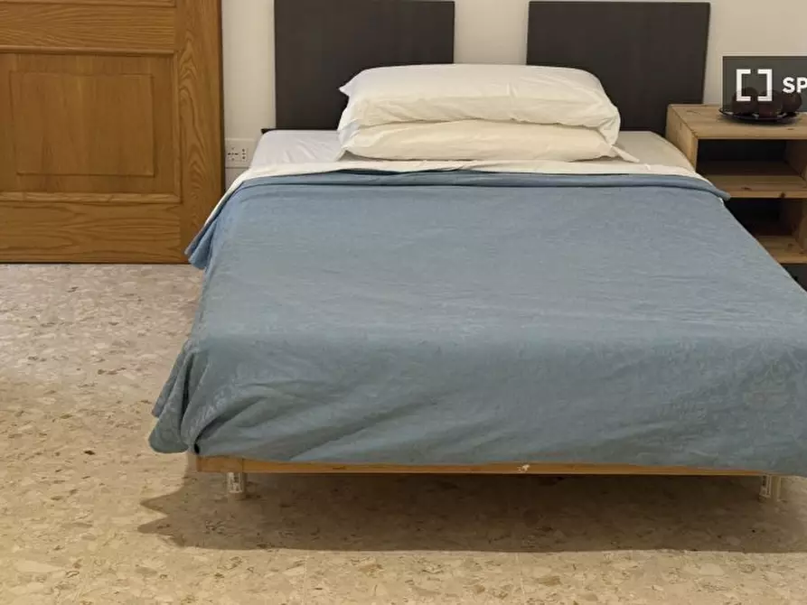 Immagine 2 di Camera condivisa in affitto  in V. Morozzo della Rocca a Roma