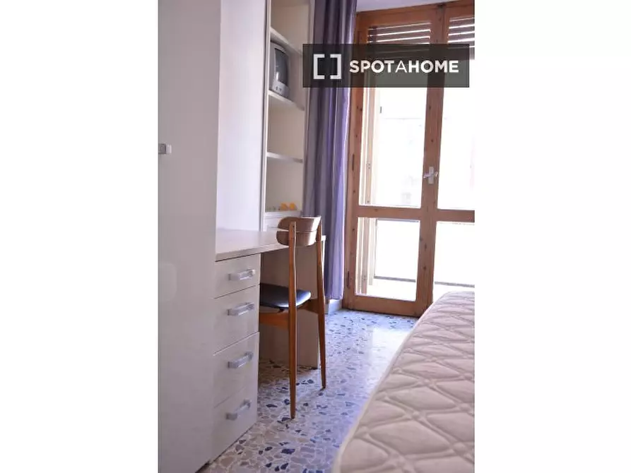 Immagine 16 di Camera condivisa in affitto  in Via Pola a Cagliari