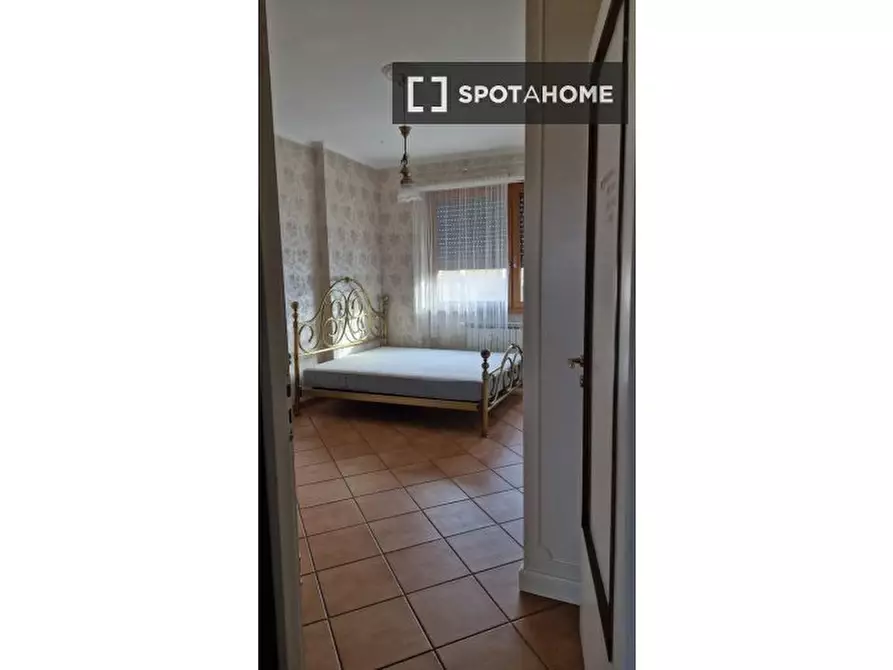 Immagine 4 di Camera condivisa in affitto  in Via Adriano Fiori a Roma