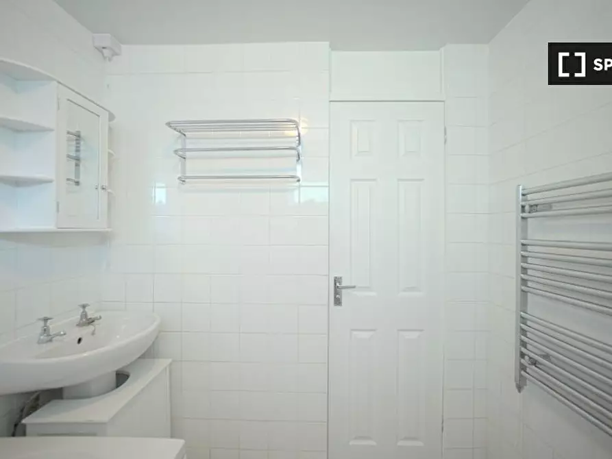 Immagine 5 di Camera condivisa in affitto  in Smythe St a Poplar