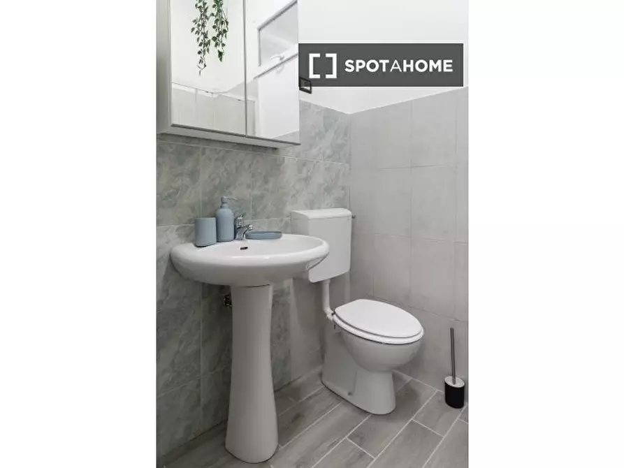 Immagine 19 di Camera condivisa in affitto  in Via Elba a Torino