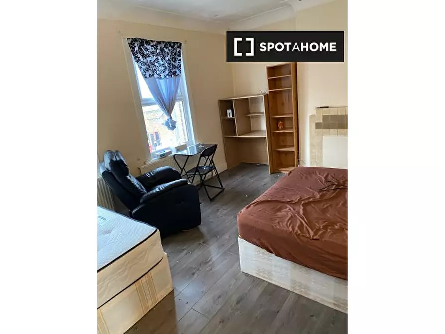 Immagine 15 di Camera condivisa in affitto  in High St, Walthamstow a Walthamstow