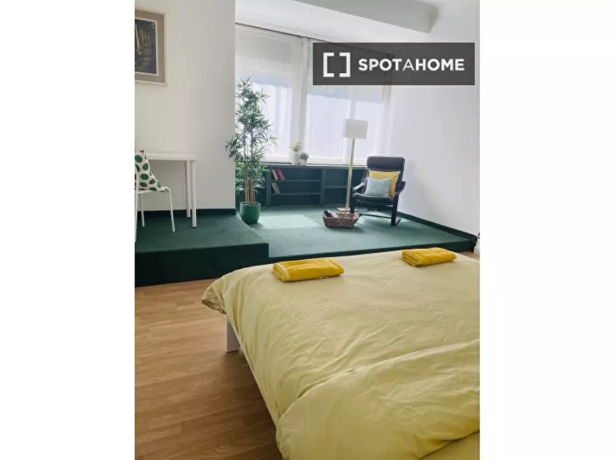 Immagine 2 di Camera condivisa in affitto  in Viale Coni Zugna a Milano