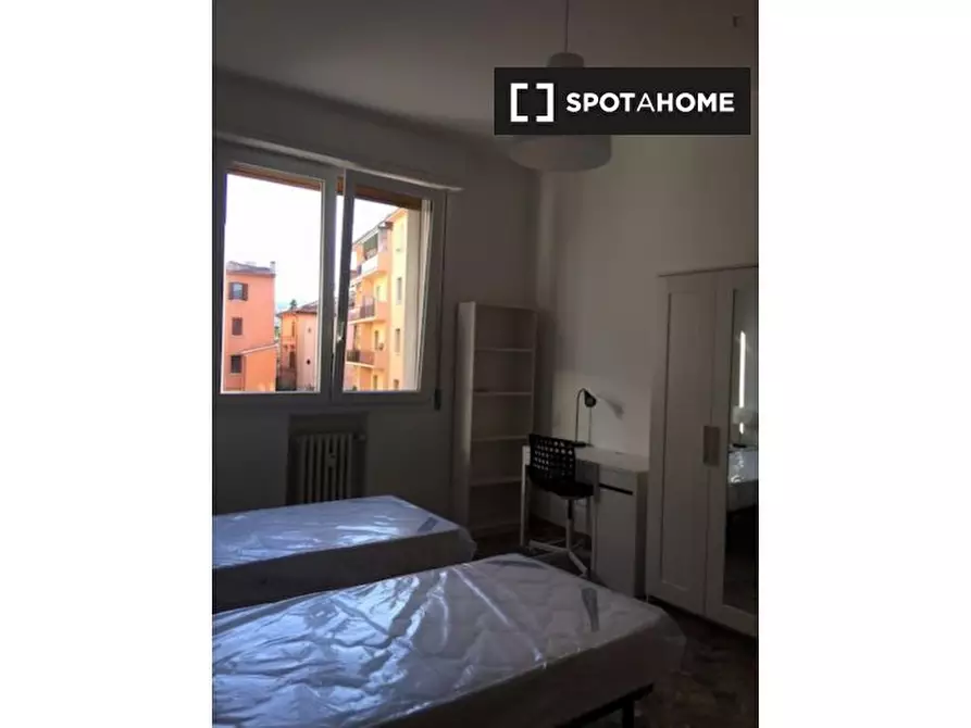 Immagine 4 di Camera condivisa in affitto  in Via Fossolo a Bologna