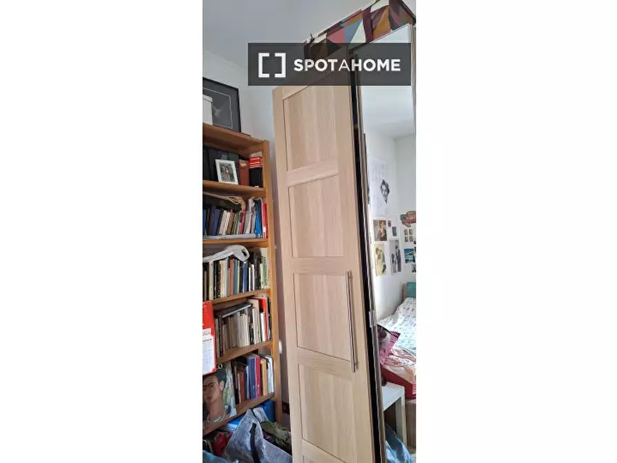 Immagine 3 di Camera condivisa in affitto  in Via Pietro de Cristofaro a Roma