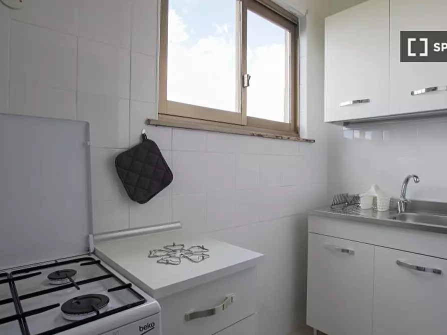 Immagine 16 di Camera condivisa in affitto  in Via Colli Aminei a Napoli