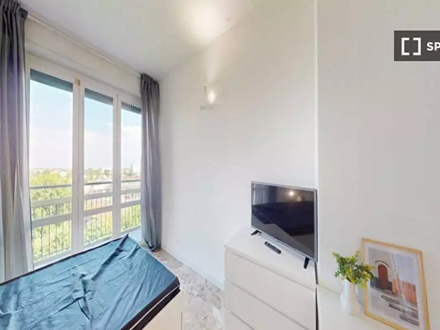 Immagine 2 di Camera condivisa in affitto  in Viale Molise a Milano