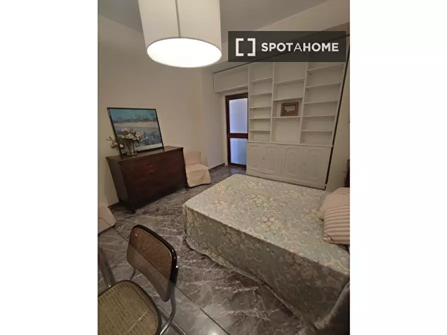 Immagine 2 di Camera condivisa in affitto  in Via della Camilluccia a Roma