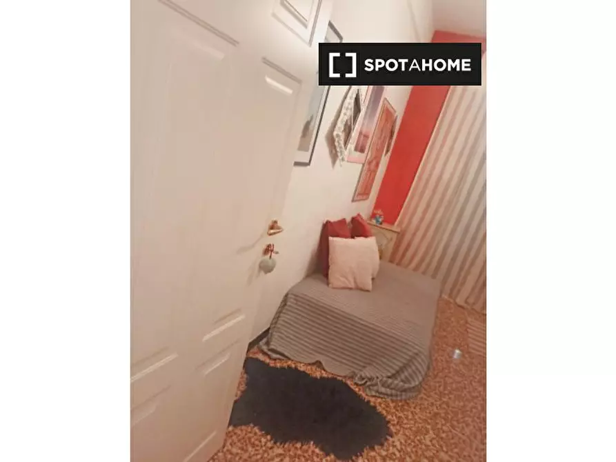Immagine 2 di Camera condivisa in affitto  in Via Mogadiscio a Genova