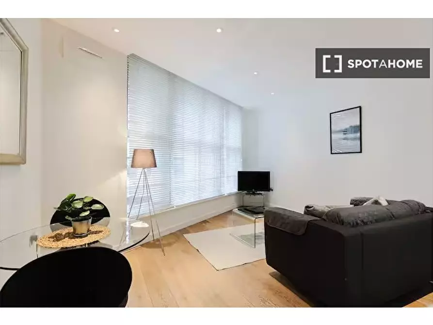 Immagine 5 di Appartamento in affitto  in Chandos Pl a 