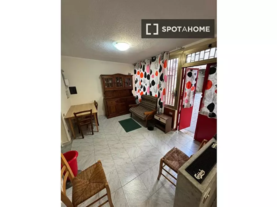 Immagine 6 di Camera condivisa in affitto  in Via Ventaglieri a Napoli