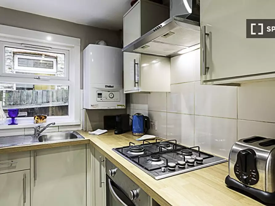 Immagine 2 di Appartamento in affitto  in Grafton Road a Ealing