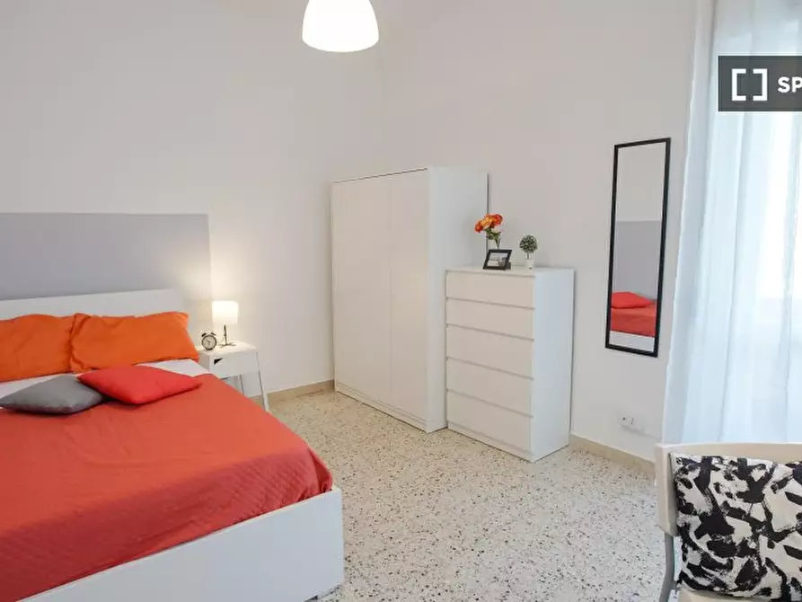 Immagine 2 di Camera condivisa in affitto  in Via Colli Aminei a Napoli