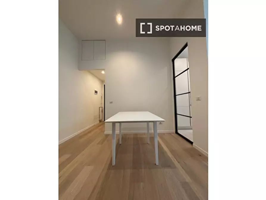 Immagine 2 di Ufficio in affitto  in Via Carlo Crivelli a Milano