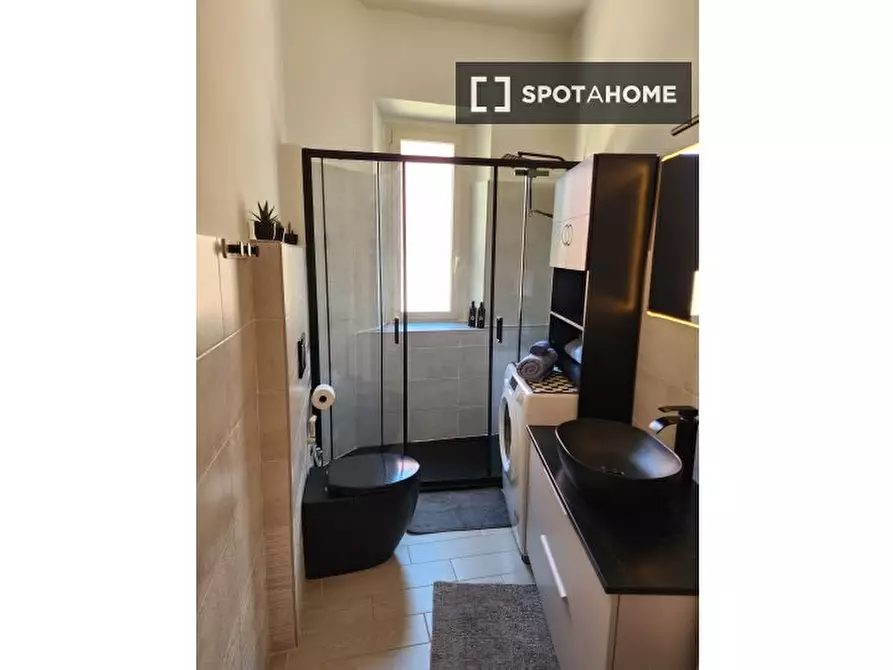 Immagine 19 di Camera condivisa in affitto  in Via Portoferraio a Roma