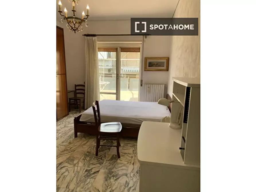 Immagine 7 di Camera condivisa in affitto  in Viale Maria Bakunin a Napoli