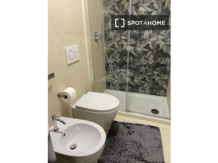 Immagine 3 di Camera condivisa in affitto  in Via Tacito a Roma