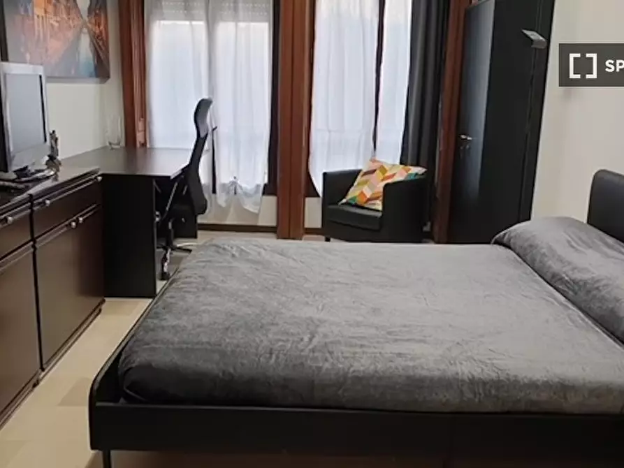 Immagine 1 di Appartamento in affitto  in Via dei Piatti a Milano