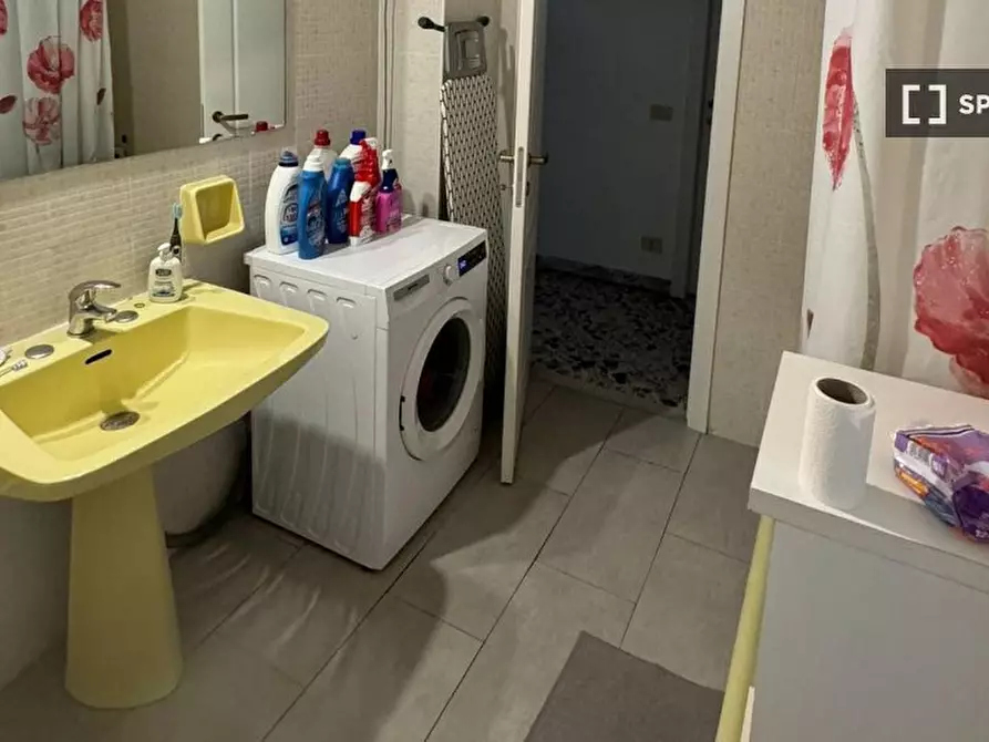 Immagine 3 di Camera condivisa in affitto  in Via Cornelio Magni a Roma