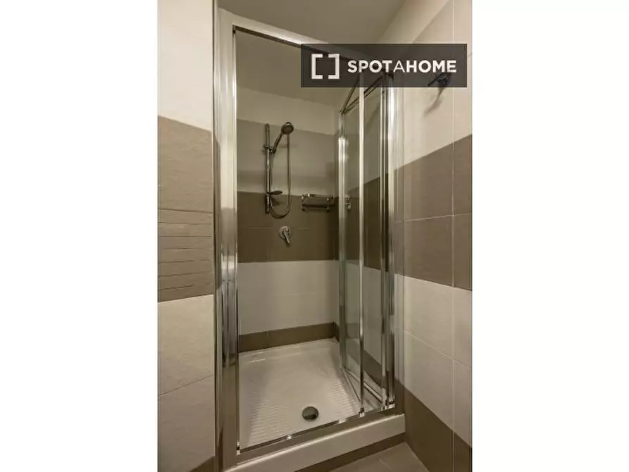 Immagine 14 di Appartamento in affitto  in Via Maddaloni a Napoli