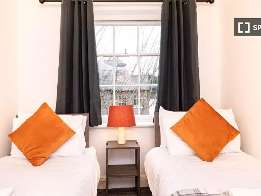 Immagine 10 di Appartamento in affitto  in flat a 
