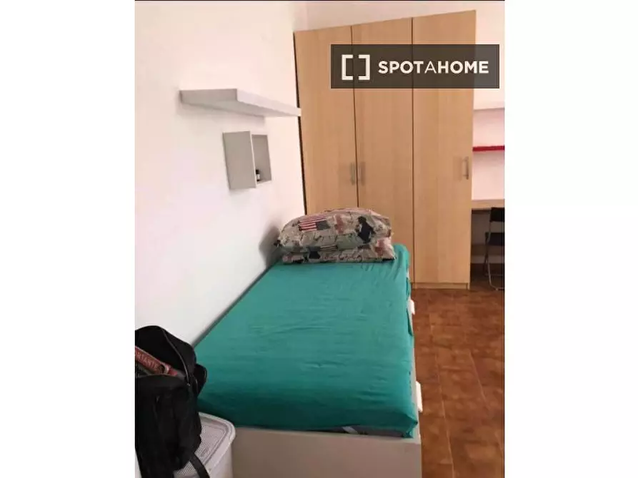 Immagine 2 di Camera condivisa in affitto  in Via Piacenza a Milano