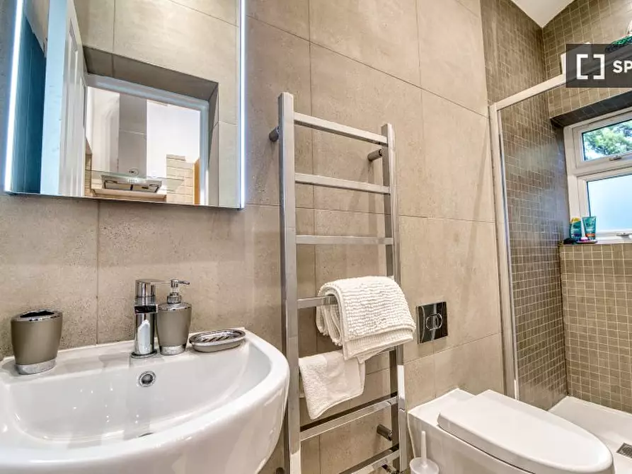 Immagine 4 di Appartamento in affitto  in Spruce Hills Rd a Walthamstow