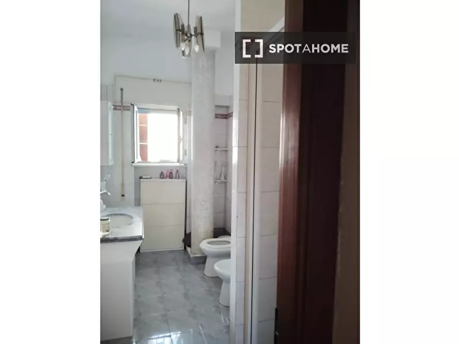 Immagine 4 di Camera condivisa in affitto  in Via Giuseppe Berneri a Roma