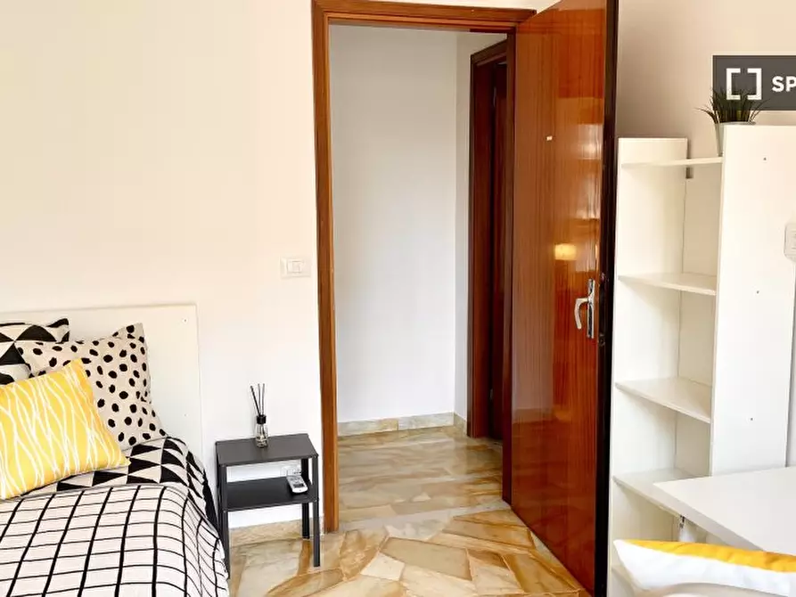 Immagine 1 di Camera condivisa in affitto  in VIA CADUTI DI CEFALONIA a Firenze