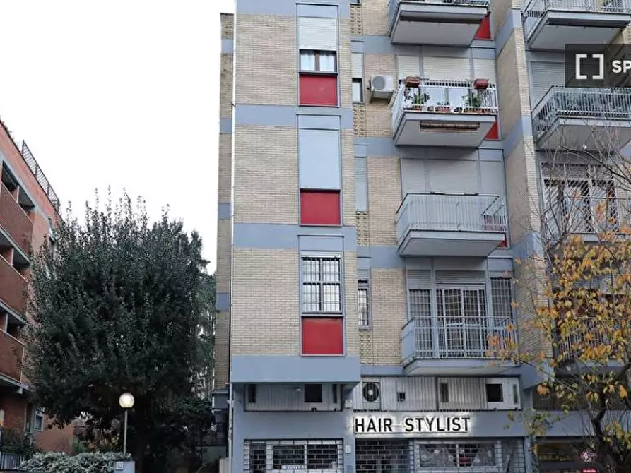 Immagine 18 di Camera condivisa in affitto  in Via dei Giornalisti a Roma