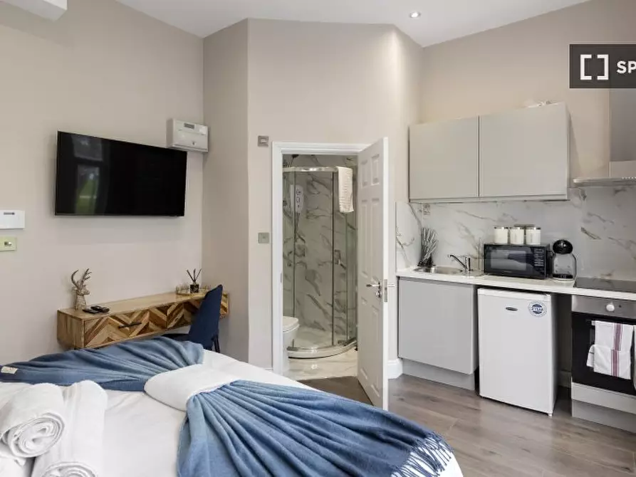 Immagine 9 di Ufficio in affitto  in flat a Tottenham
