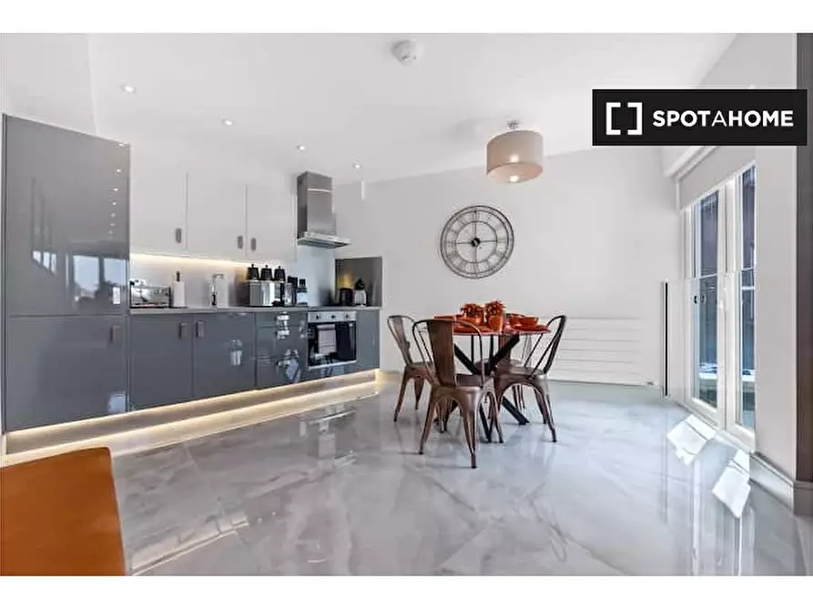 Immagine 6 di Appartamento in affitto  in Flat Goldman House - 122 Wembley Park drive HA9 8HP a Brent