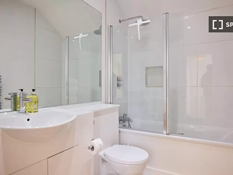 Immagine 18 di Appartamento in affitto  in Santos Road a Wandsworth