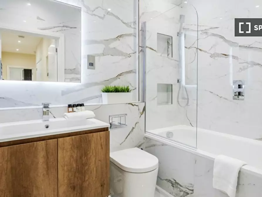 Immagine 4 di Appartamento in affitto  in Oak Hill Rd a Kingston Upon Thames
