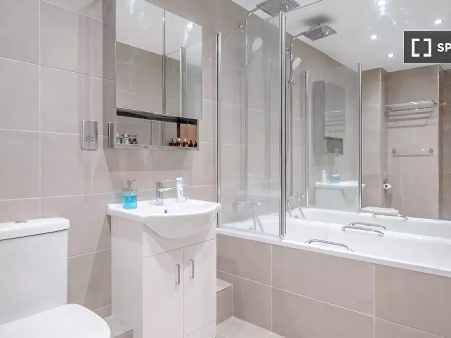 Immagine 13 di Appartamento in affitto  in St George Wharf a Lambeth