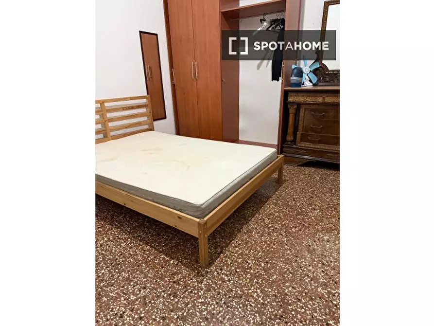 Immagine 4 di Camera condivisa in affitto  in Via Francesco Rocchi a Bologna