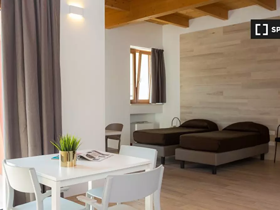 Immagine 4 di Ufficio in affitto  in Via di Acqua Bullicante a Roma