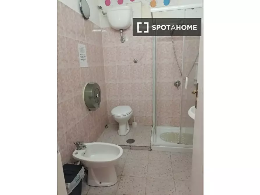 Immagine 2 di Camera condivisa in affitto  in Via dell'Olmata a Roma