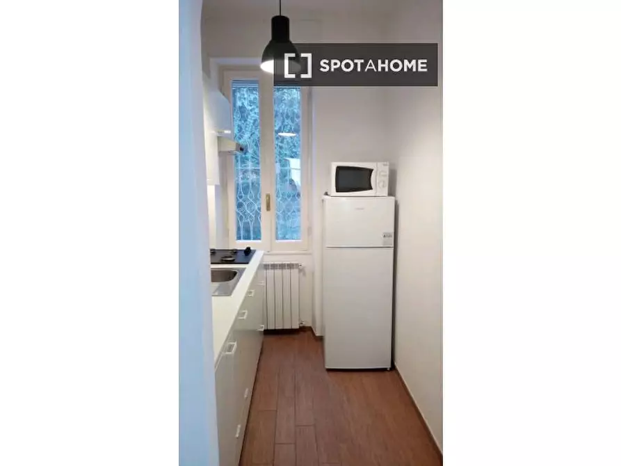 Immagine 4 di Camera condivisa in affitto  in Via Alghero a Roma